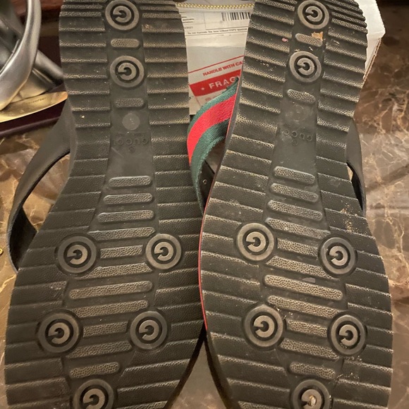 Mens Gucci thongs - Picture 3 of 4